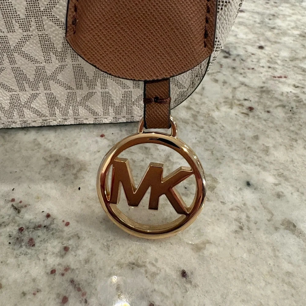 Michael Kors Jet Set Large Logo Shoulder Bag (Vanilla) - Picture 3 of 5